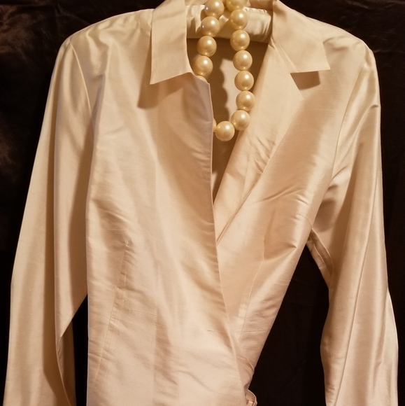 Silk wrap blouse - Picture 2 of 6